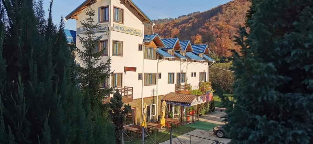 Hotel All Times Timisu de Jos Exterior foto